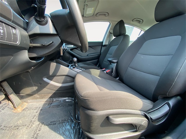 Vehicle image 18 of 32