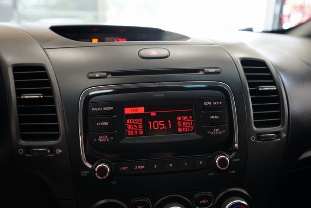 Vehicle image 27 of 44