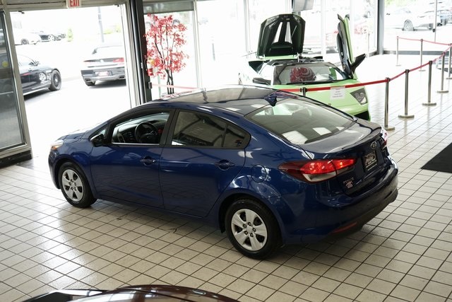 Vehicle image 8 of 44