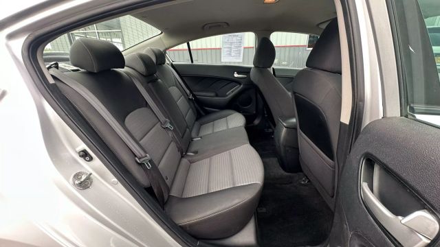 Vehicle image 15 of 37