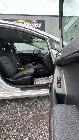 Vehicle image 25 of 37