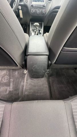 Vehicle image 34 of 37