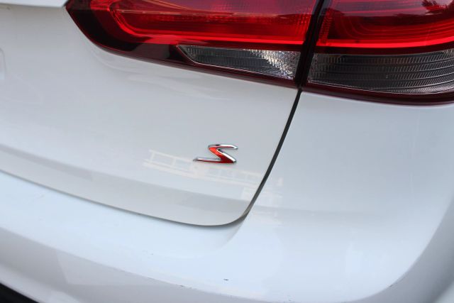 Vehicle image 10 of 46