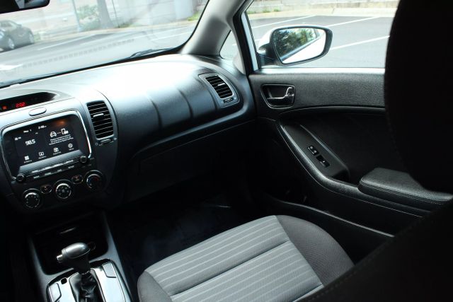 Vehicle image 27 of 46