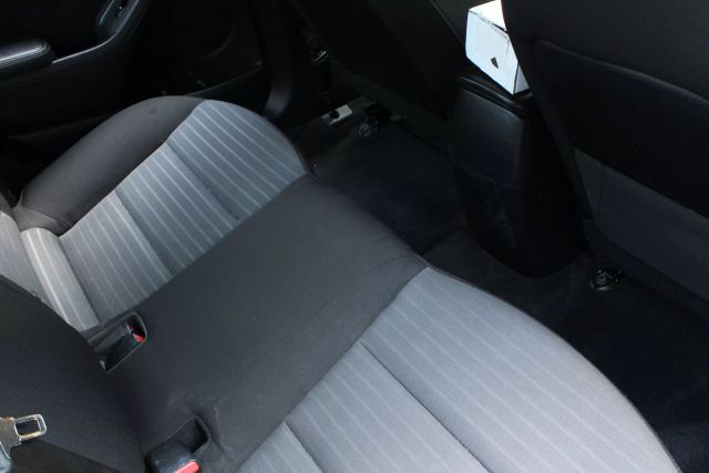 Vehicle image 32 of 46