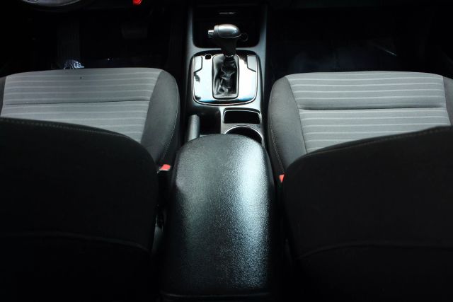 Vehicle image 28 of 46