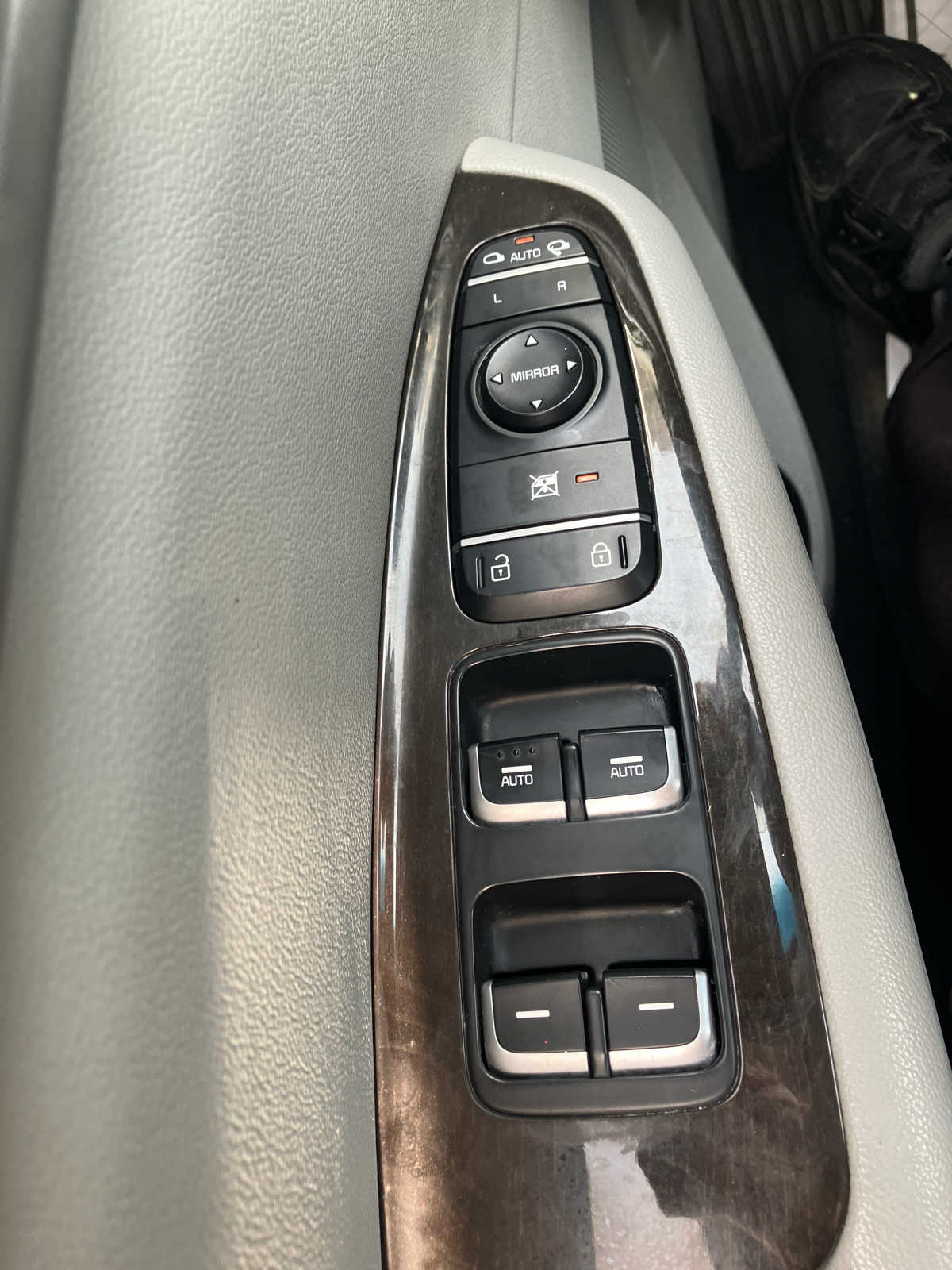 Vehicle image 13 of 34