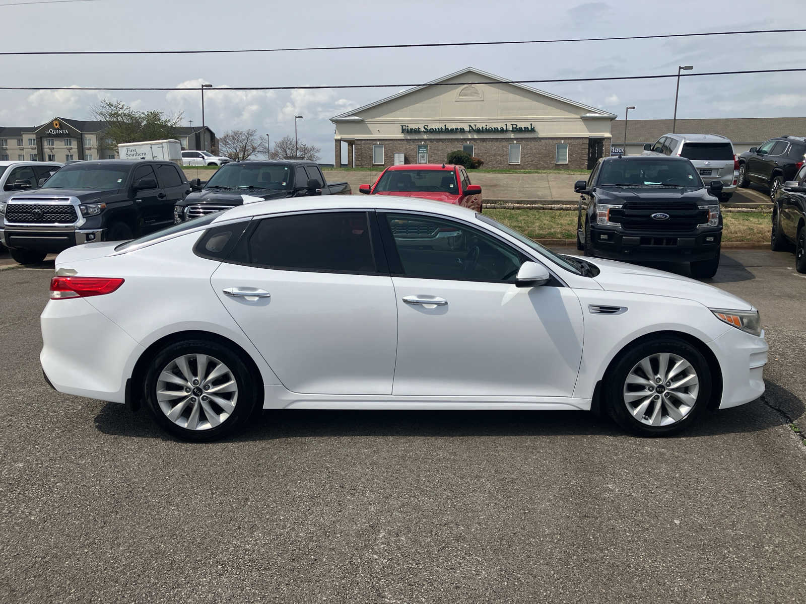 Vehicle image 7 of 34