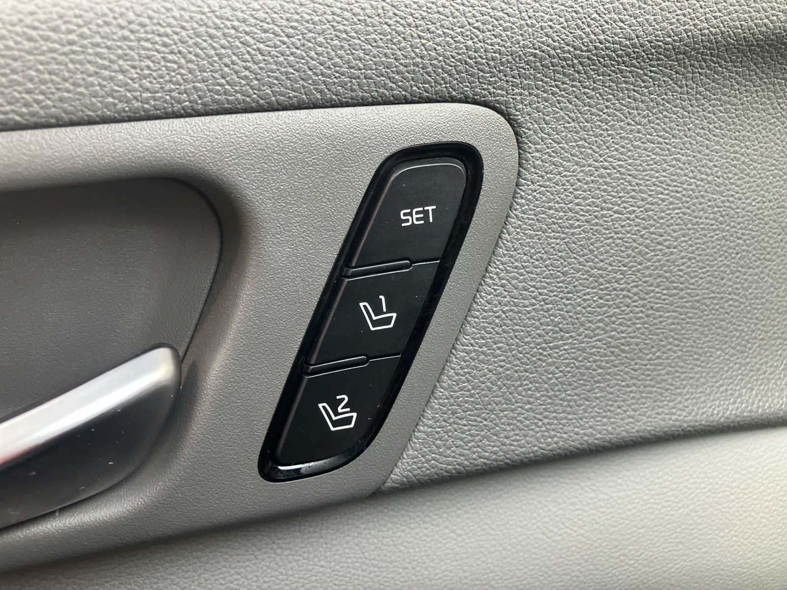Vehicle image 12 of 34
