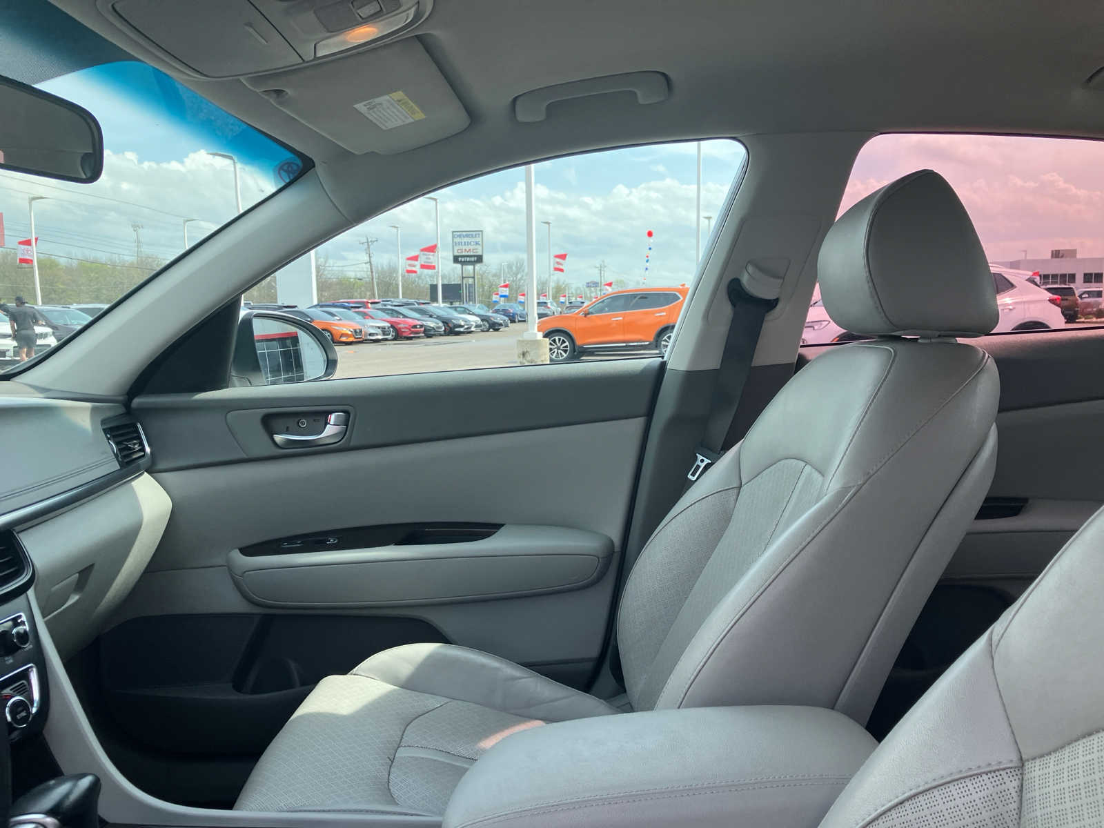Vehicle image 10 of 34