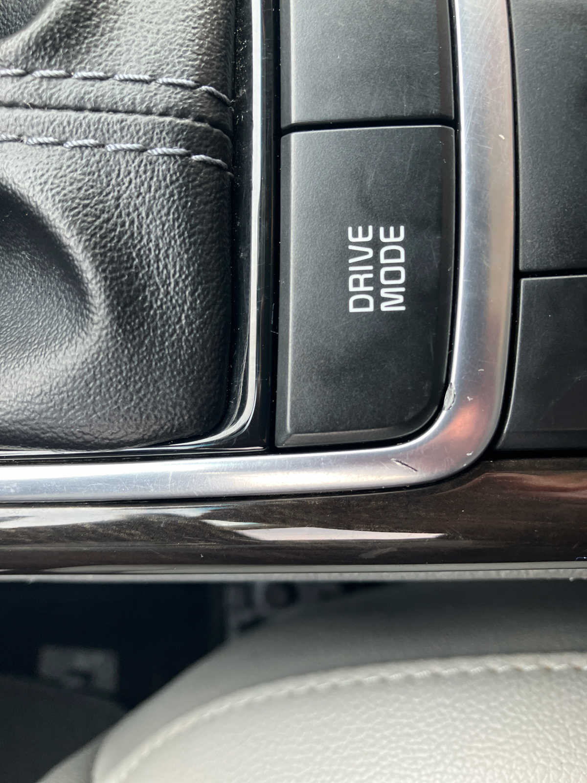 Vehicle image 28 of 34