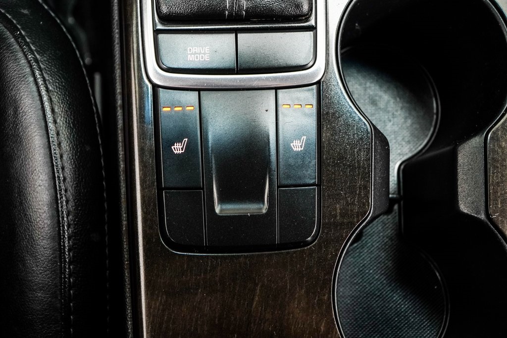 Vehicle image 37 of 48