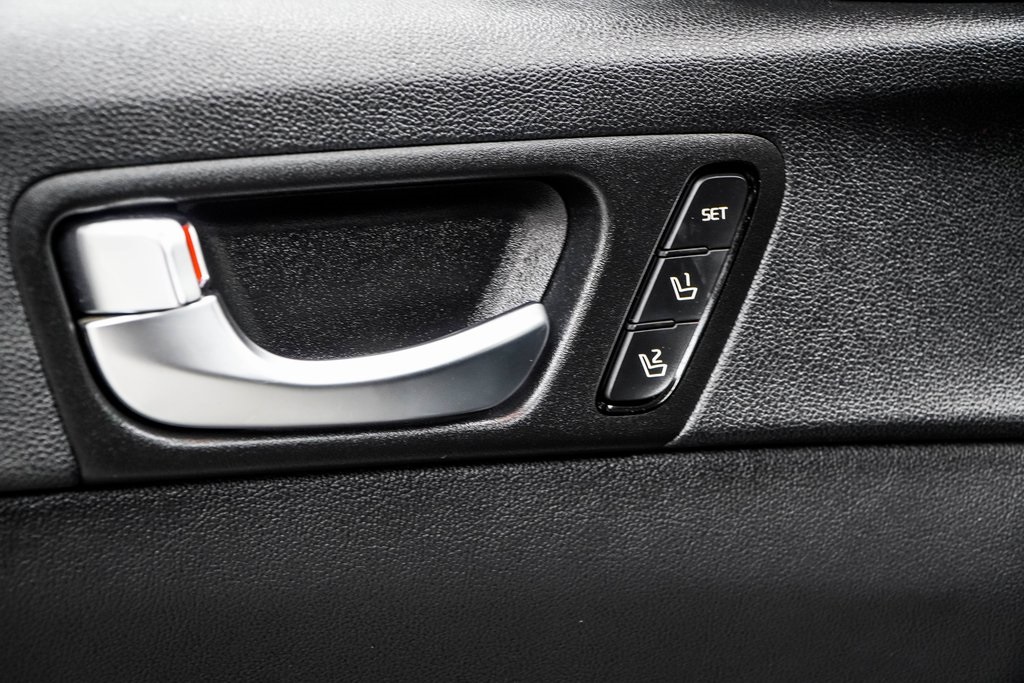 Vehicle image 26 of 48