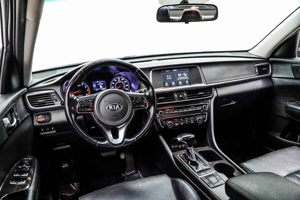 Vehicle image 15 of 48