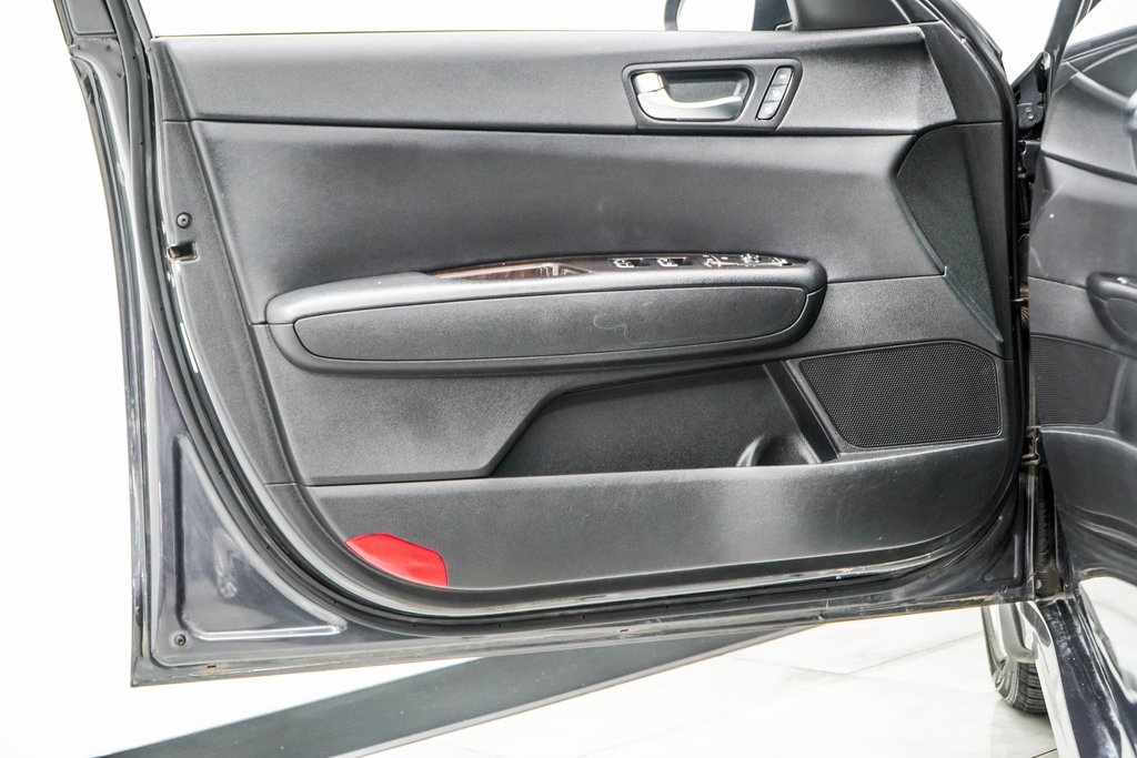 Vehicle image 25 of 48