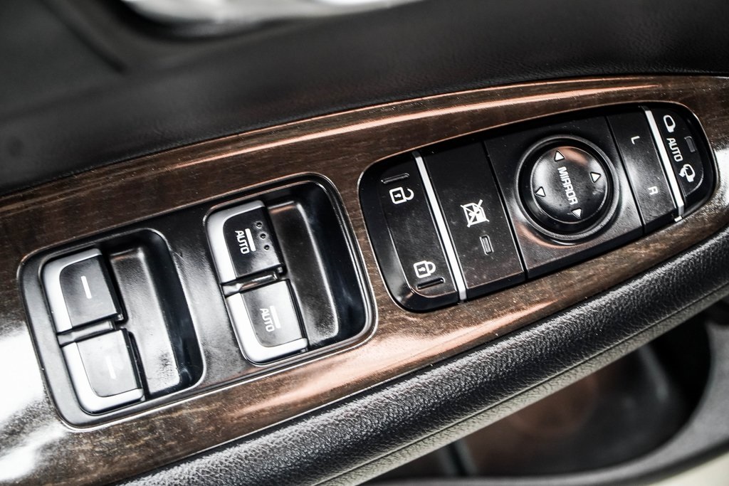 Vehicle image 27 of 48