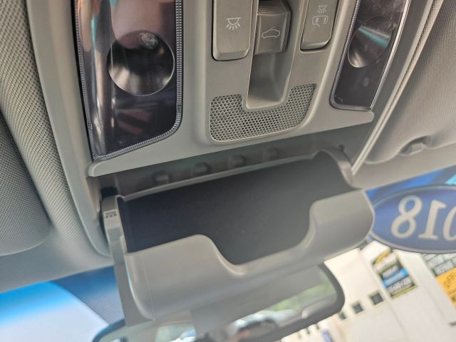 Vehicle image 71 of 73
