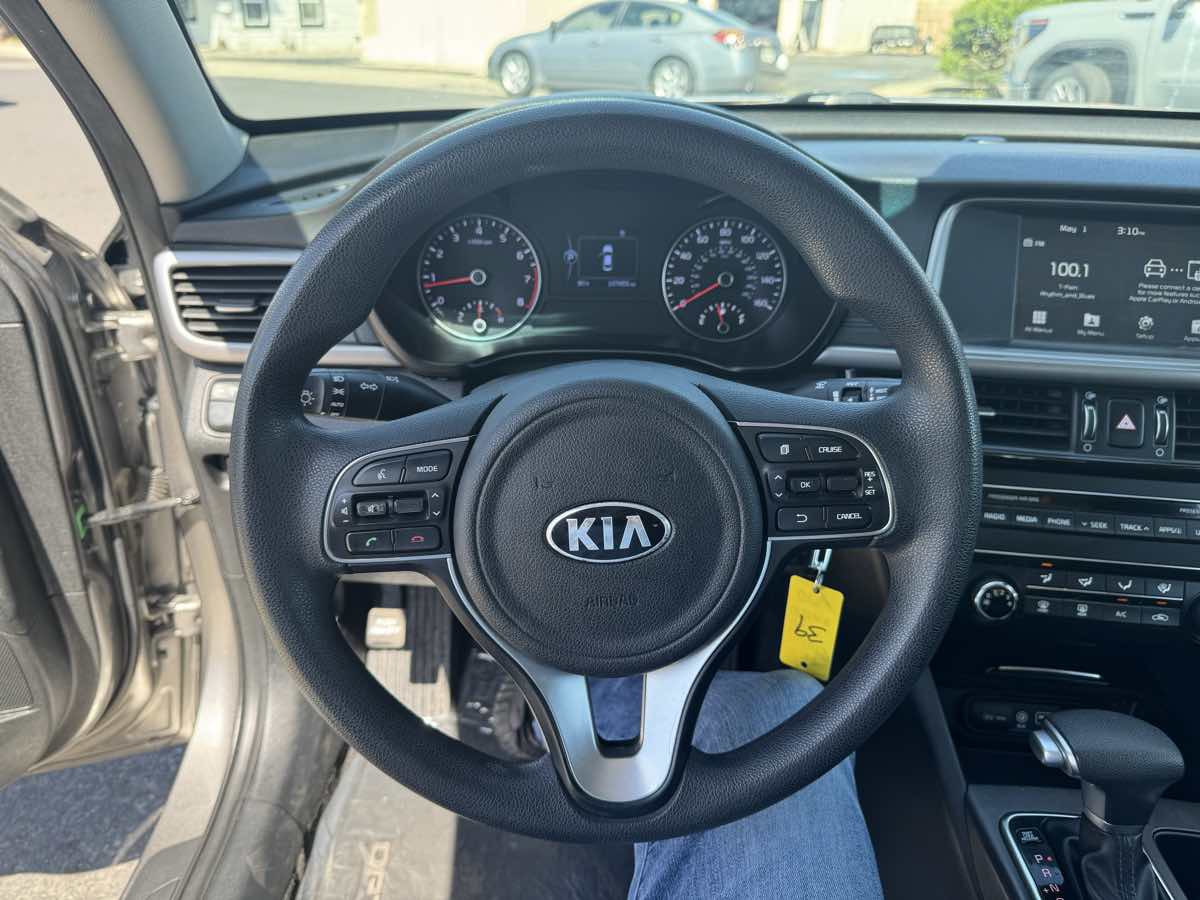 Vehicle image 13 of 15