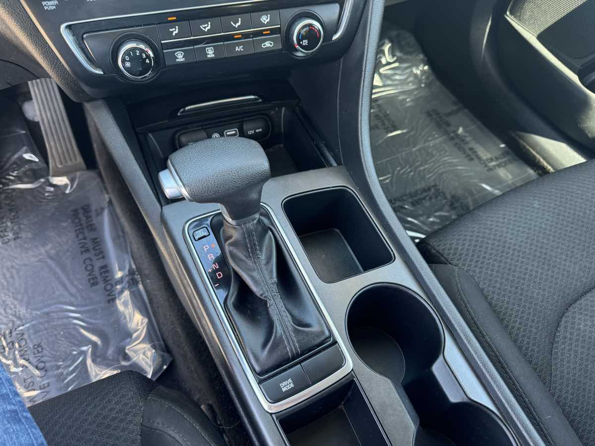 Vehicle image 14 of 15