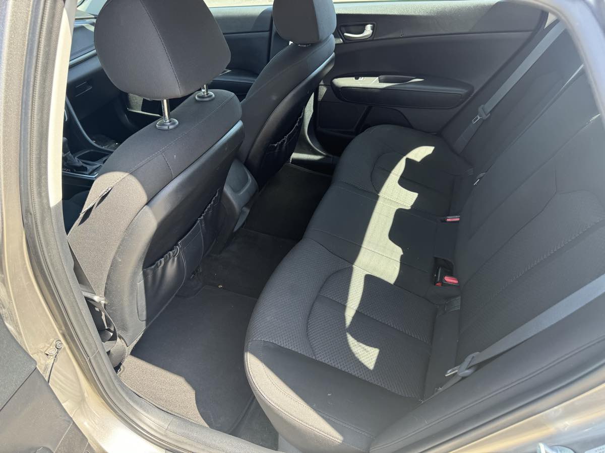 Vehicle image 9 of 15