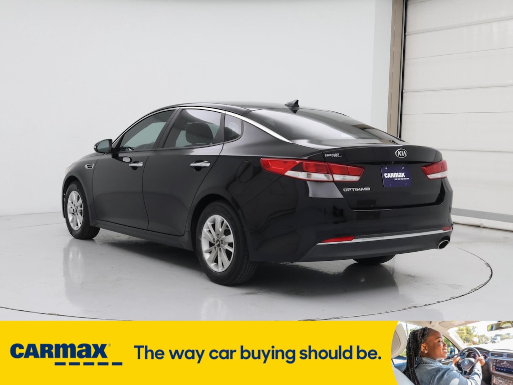 Vehicle image 8 of 27