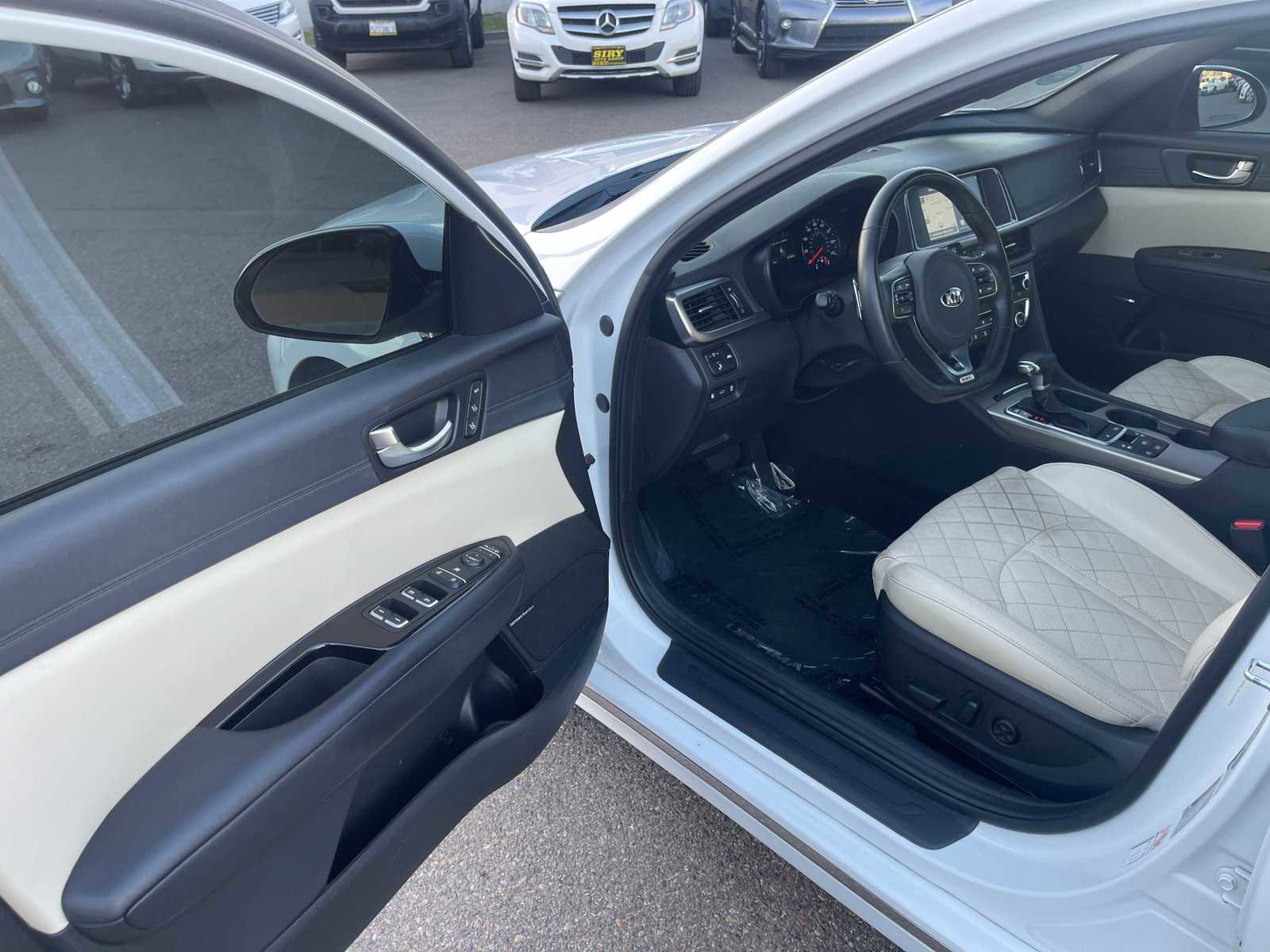 Vehicle image 15 of 28