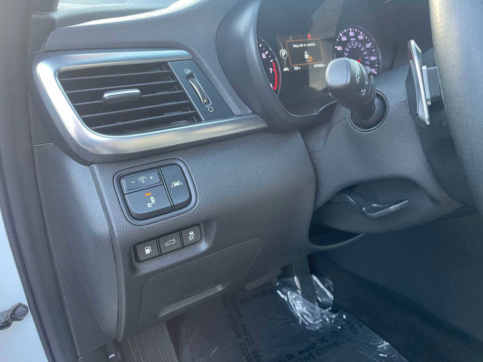 Vehicle image 20 of 28