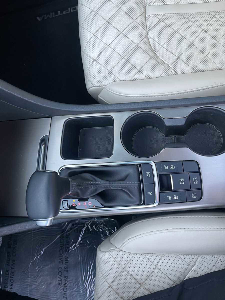 Vehicle image 22 of 28