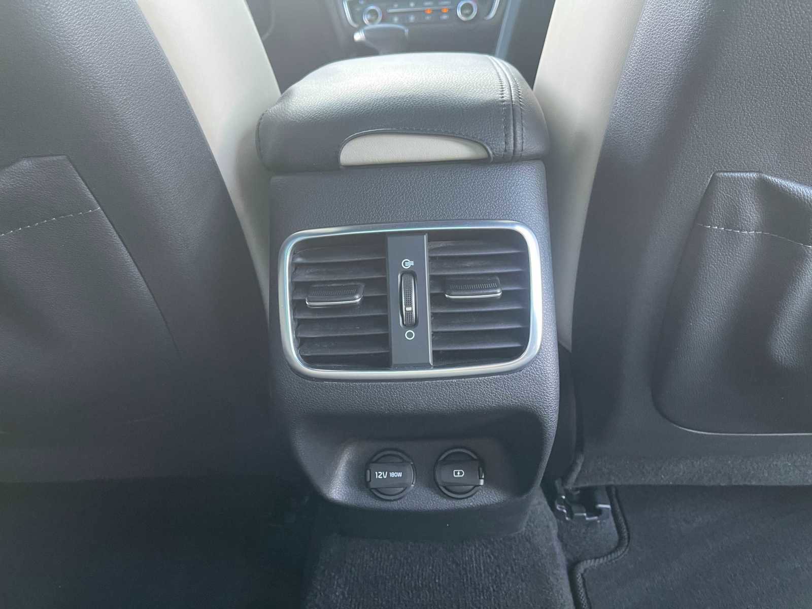 Vehicle image 11 of 28