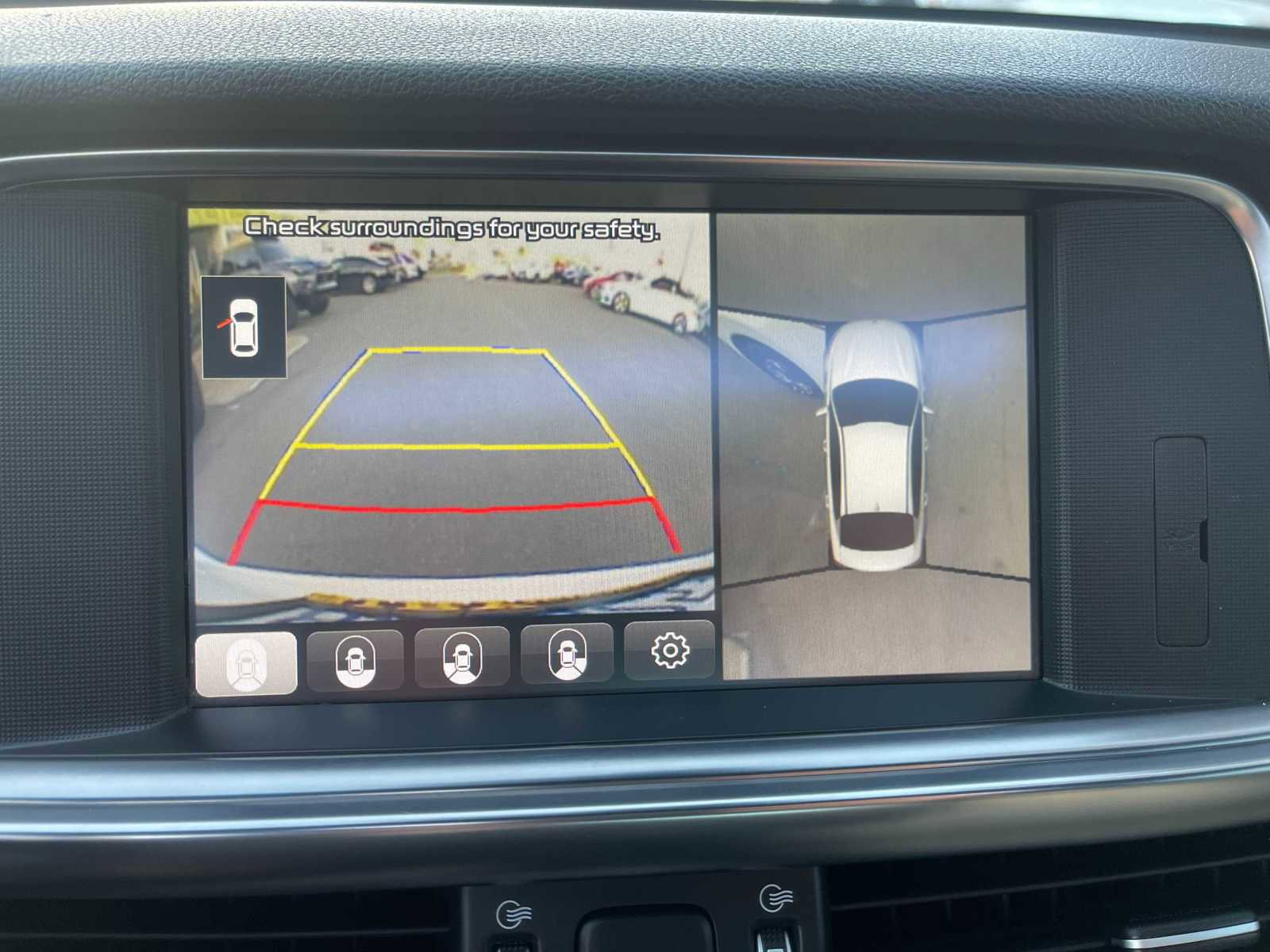 Vehicle image 25 of 28