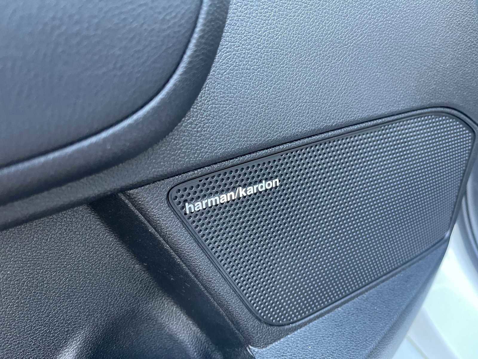 Vehicle image 18 of 28