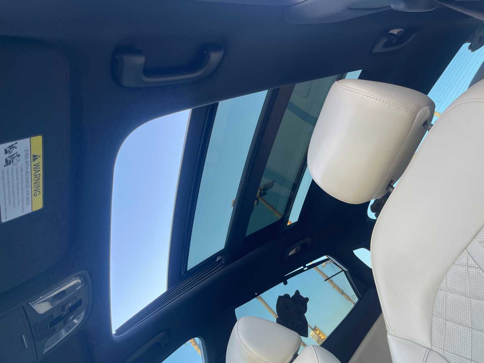 Vehicle image 21 of 28