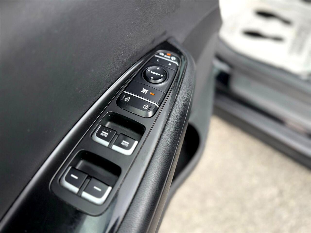Vehicle image 41 of 45
