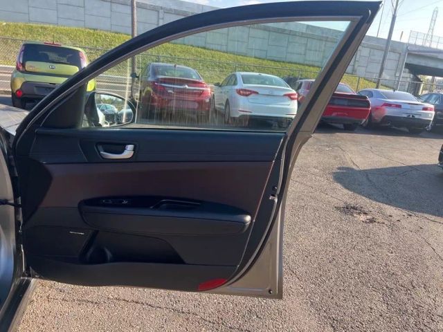 Vehicle image 25 of 28