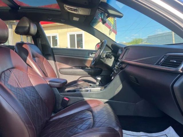 Vehicle image 23 of 28