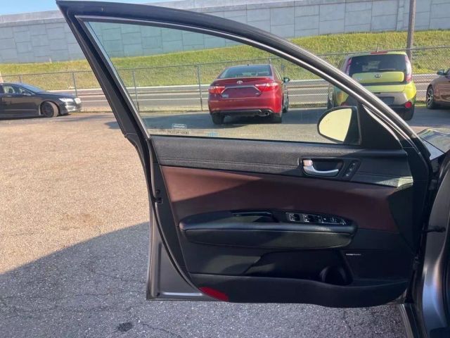 Vehicle image 7 of 28