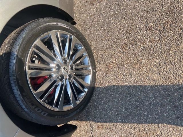 Vehicle image 27 of 28