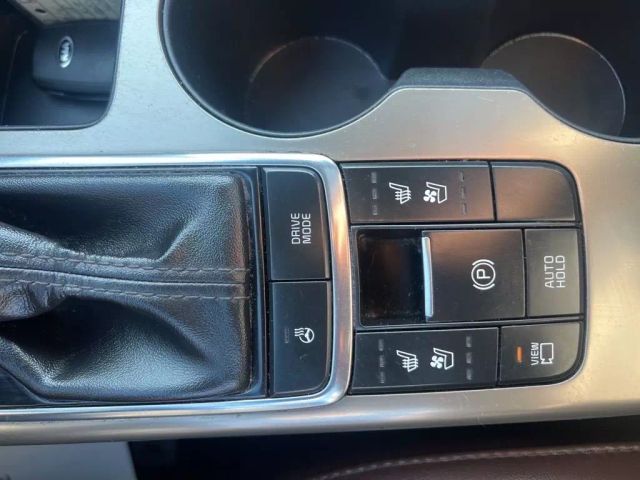 Vehicle image 16 of 28