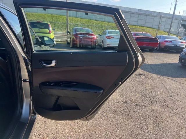 Vehicle image 19 of 28