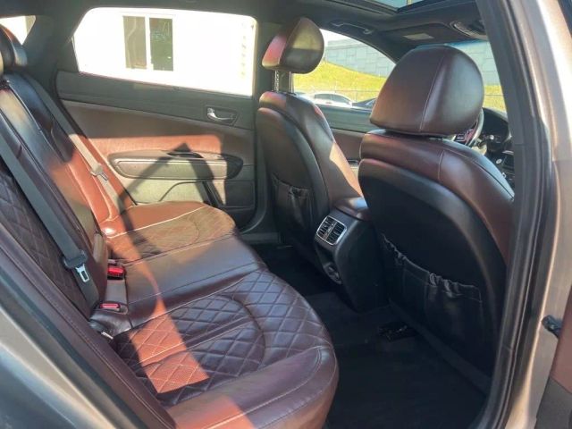 Vehicle image 21 of 28