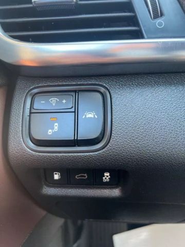 Vehicle image 10 of 28