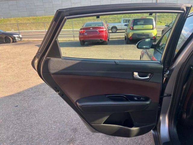 Vehicle image 17 of 28