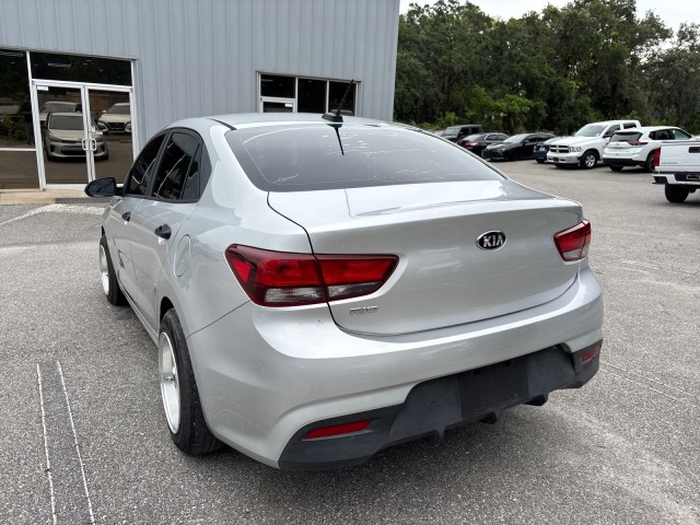 Vehicle image 9 of 19