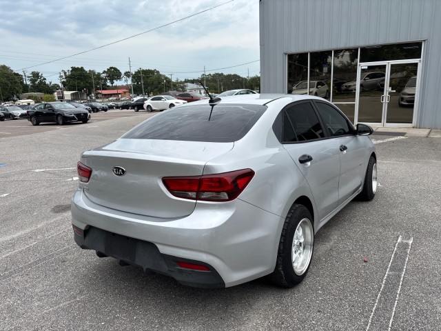 Vehicle image 7 of 19