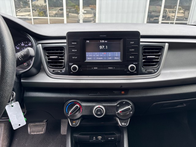 Vehicle image 17 of 19