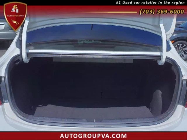 Vehicle image 11 of 26