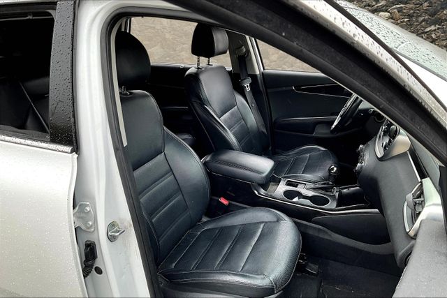 Vehicle image 9 of 34