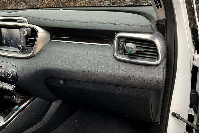 Vehicle image 16 of 34