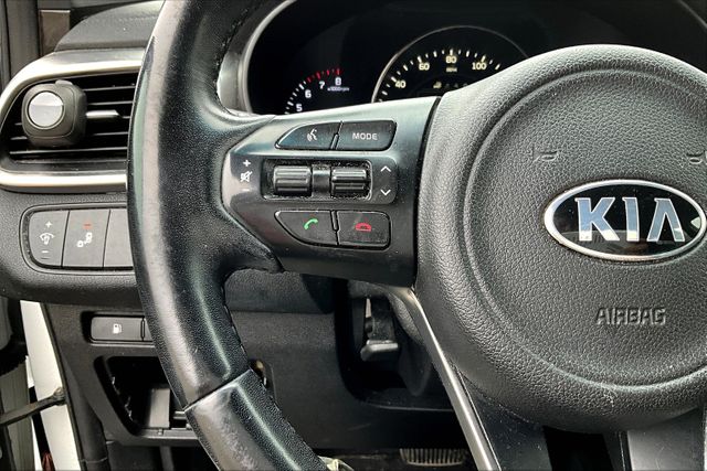 Vehicle image 17 of 34