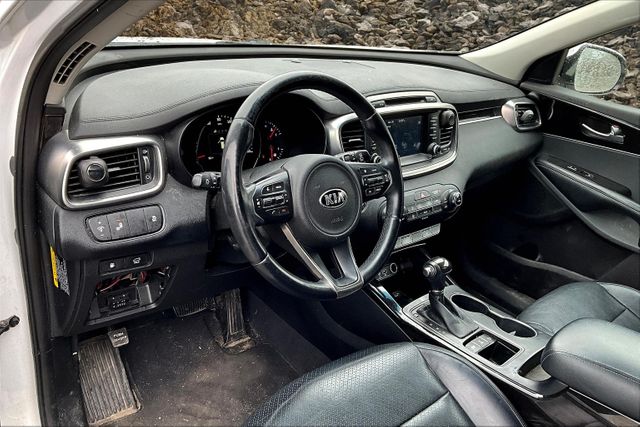 Vehicle image 13 of 34